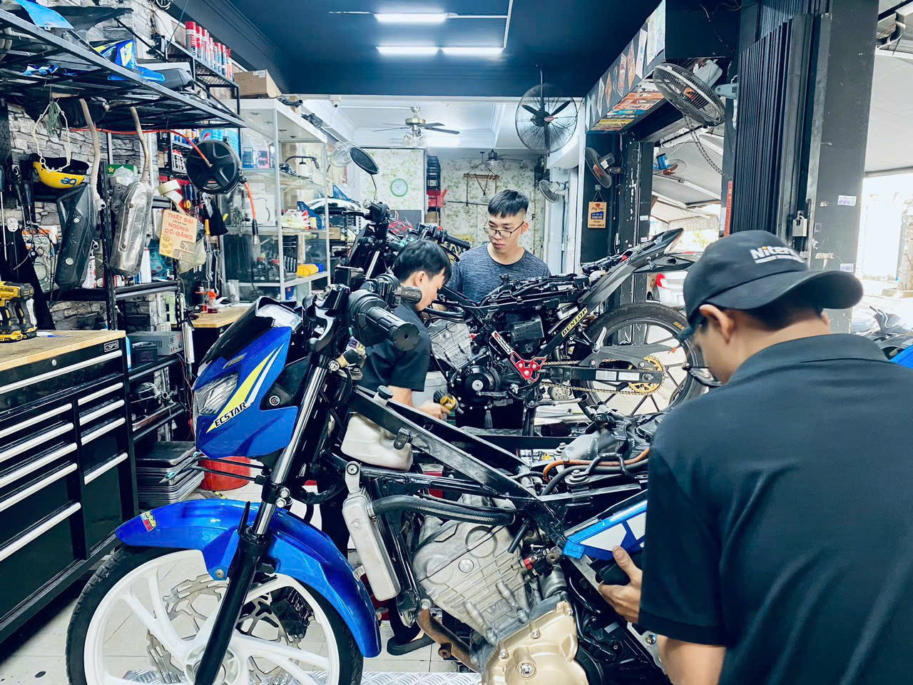 Hình ảnh thực tế dịch vụ sửa xe vespa tận nơi